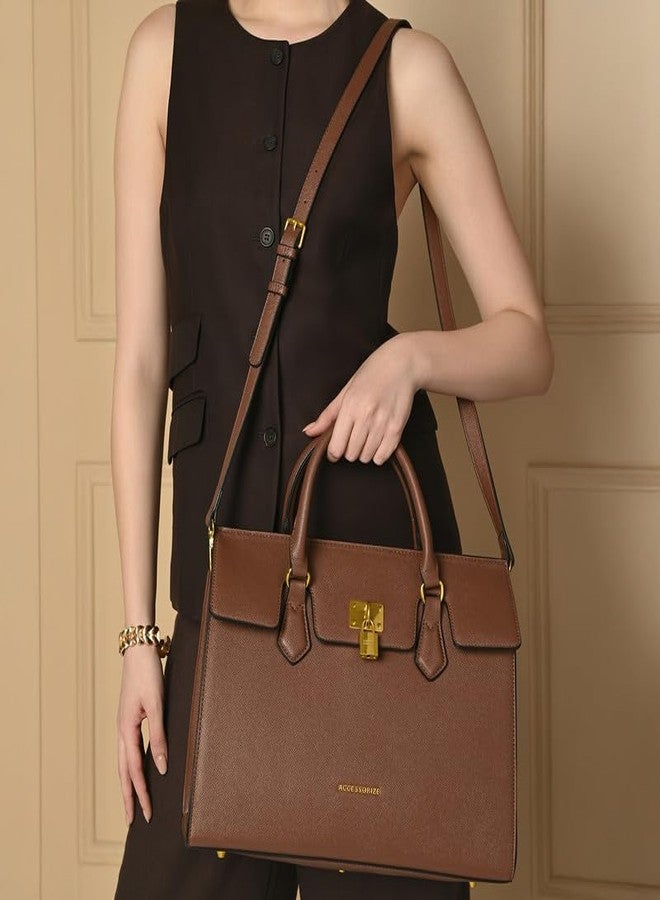 أكسيسورايز حقيبة يد نسائية من أكسسورايز لندن، لون بني، بتصميم إمبراس، بمقبض علوي منظم | حقيبة يد فاخرة - Image 3